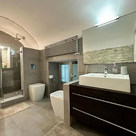 Apartment Secret *